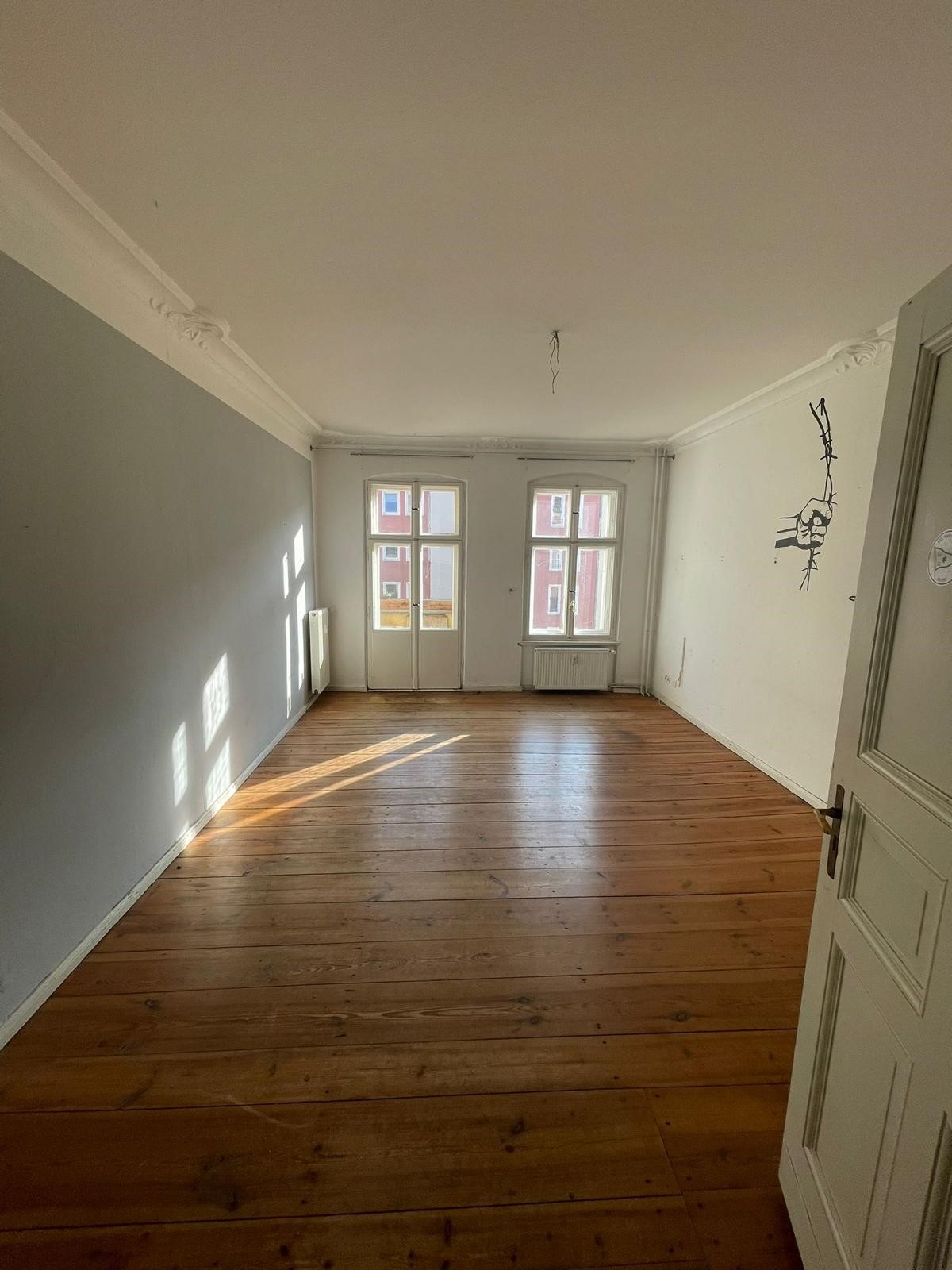 4 rooms old building apartment